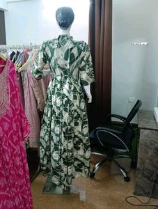 Elegant Green Leaf Print Gown