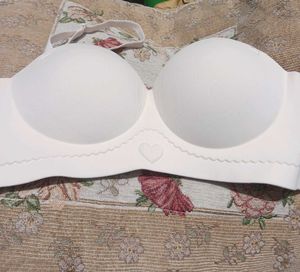 High quality Strapless White Bra with Heart Detail