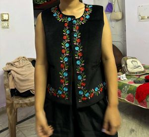 Embroidered Black Sleeveless Kurta Vest