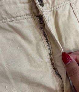 BERSHKA BEIGE CARGO