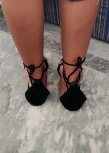 Chic Black Gladiator Sandals