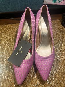 Reduced   Ethic Heels with Tag