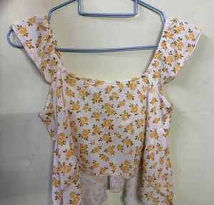 Ruffle Sleeve Ditsy Floral Top - Size : XS