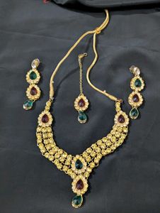 Exquisite Kundan Necklace Set