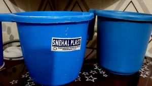 2 Bathroom Expressive Blue Mugs