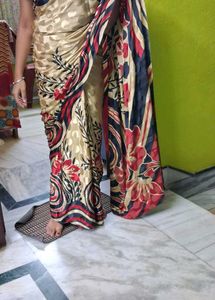 Elegant Floral Print crepe Saree