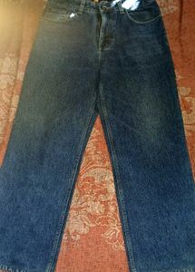 Men's  Blue Denim straight fit Jeans.