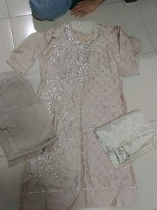 Elegant Cream Dupatta with Embellishments