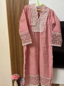 Elegant Pink Kurta with Lace Detail