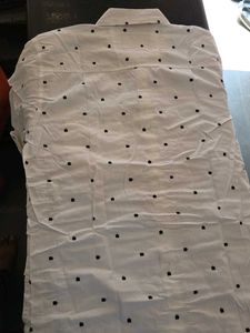 Trendy White Print Button-Down Shirt Size L