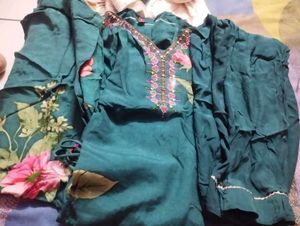 Elegant Teal Kurta Set with Floral Embroidery