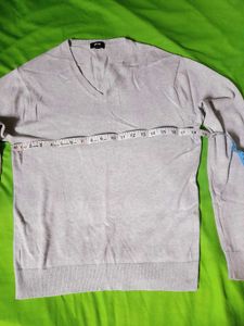 Uniqlo Unisex Grey V-Neck Sweater Pullover Winter