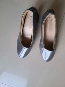 Stylish Grey Patent Heels 👠