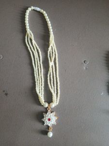 Elegant Gold Necklace