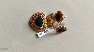 Elegant Red Stone Pendant Set