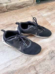 Nike Unisex Black Running Shoes