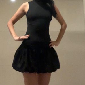 Chic Black Sleeveless Dress