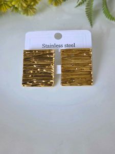 Trendy earrings