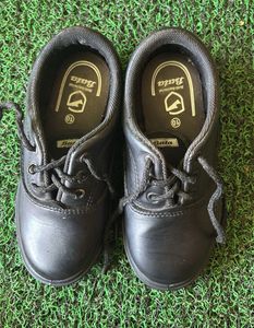 👞 Black Bata School Shoes for Boys - Size 10