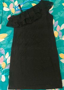 Chic Black One-Shoulder Dress