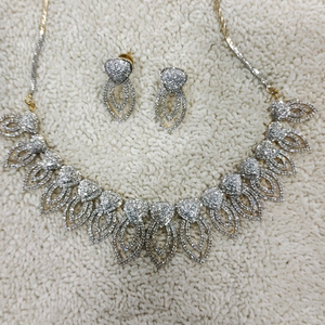Diamond necklace set
