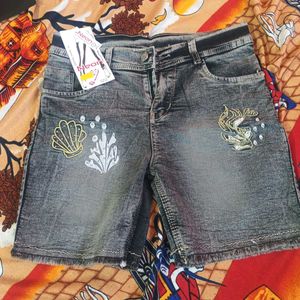 Cute T-shirt with Denim Shorts