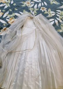 White &amp; Gold Embellished Ethnic Gown