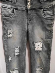 🖤Grey Rugged Jeans🖤