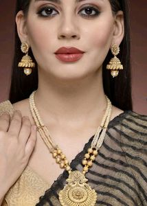 Exquisite Pearl &amp; Gold Necklace Set