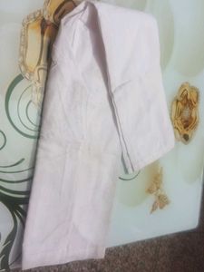 Elegant White Embroidered Kurta
