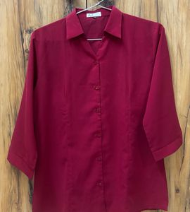 Chic Maroon Collared Button-Up shirt