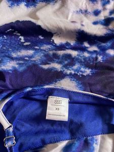 Stylish Blue &amp; White Print Ruched Top