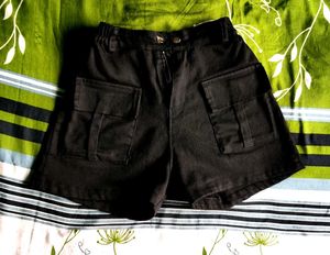 Black Cargo Shorts✨