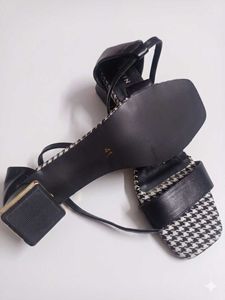 Chic Black &amp; White Houndstooth Heels