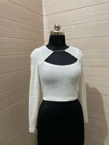 Pintresty 🌸White Fuzzy Cutout Crop Top