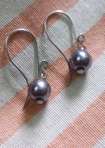 Grey Pearl Earring