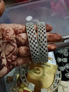 WOMEN AD BANGLES