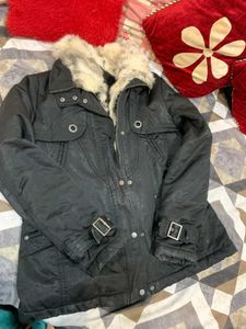 Chic Fur-Lined Winter Jacket