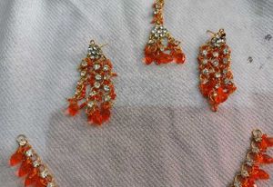 Stunning Orange &amp; Crystal Jewellery Set