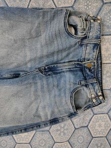 High-Waist Straight Fit Jeans – Light Wash