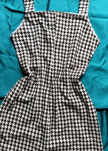 Houndstooth Button-Front Dress 👗✨