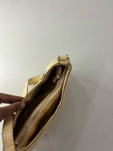 Stylish Cream Croc-Embossed Shoulder Bag