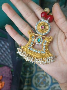 Elegant Pearl and Kundan Necklace