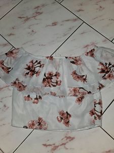Whit Off Shoulder Crop Top