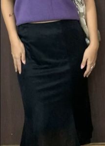 Chic Black Midi Skirt