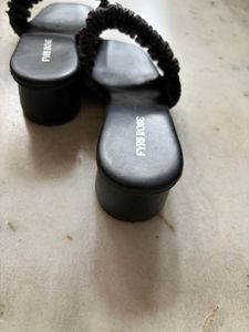 Chic Black Slides with Textured Straps