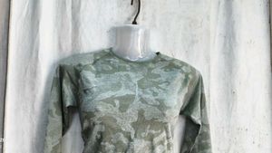 Green Camouflage Long Sleeve Cropped Top