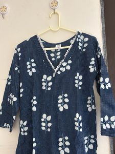 Blue Leaf Print V-Neck Kurta