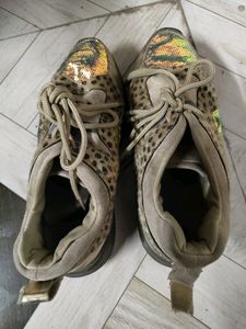 Casual Shoes For Sell