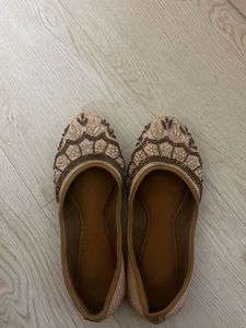 Embellished Juttis with cushioned sole